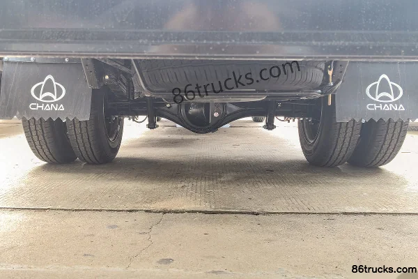 Changan Kuayue Xingta Luxury Edition 2L Gasoline 139hp 4X2(6 wheels) WLY 5-Speed Hydraulic Brake 3.05m Double Row Flatbed Micro Truck Chassi