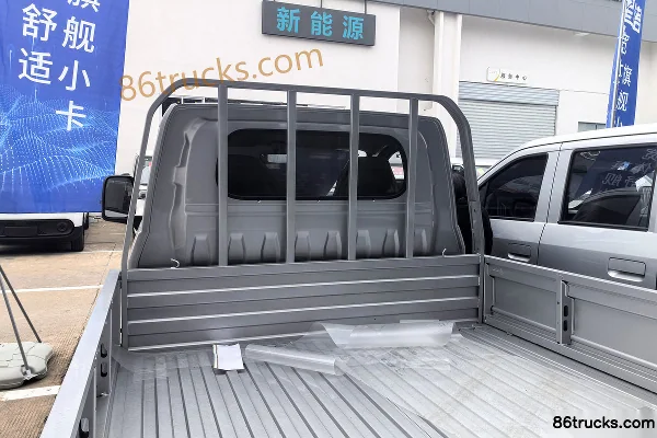 Changan Kuayue Xingta Luxury Edition 2L Gasoline 139hp 4X2(6 wheels) WLY 5-Speed Hydraulic Brake 3.05m Double Row Flatbed Micro Truck Body (