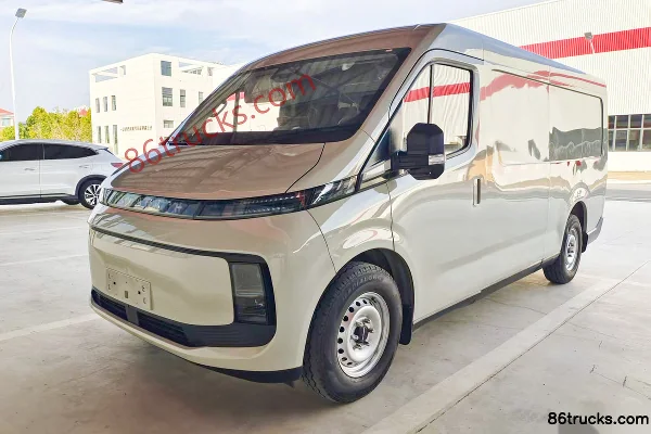 King Long Chuangwei Hongtu 3-Seat Pure Electric Enclosed Cargo Van 64kWh Exterior (2) | 86Trucks