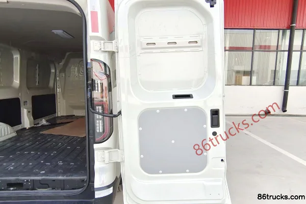King Long Chuangwei Hongtu 3-Seat Pure Electric Enclosed Cargo Van 64kWh Chassis (3) | 86Trucks