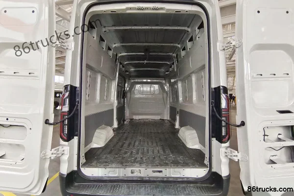 King Long Chuangwei Hongtu 3-Seat Super High Roof Pure Electric Enclosed Cargo Van 88kWh Cargo Box (1) | 86Trucks