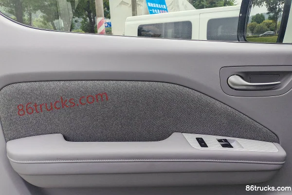 Ruichi R5 Passenger Version 2025 Model Zhixing Supercharge Pioneer II 6-Seat Pure Electric Light Bus CATL 52.16kWh Cab (2) | 86Trucks
