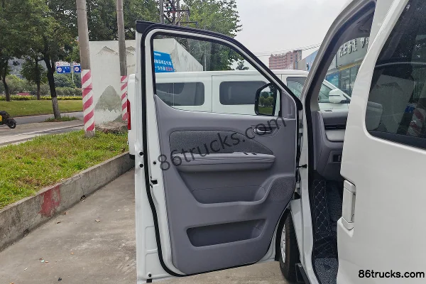Ruichi R5 Passenger Version 2025 Model Zhixing Supercharge Pioneer II 6-Seat Pure Electric Light Bus CATL 52.16kWh Cab (1) | 86Trucks