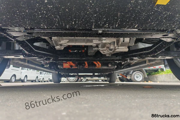 Ruichi R5 Passenger Version 2025 Model Zhixing Supercharge Pioneer II 6-Seat Pure Electric Light Bus CATL 52.16kWh Chassis (1) | 86Trucks