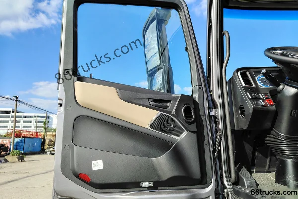 Foton Auman GTL Star Wing Pro Edition 8.5L Diesel 360hp 6X2(8 wheels) ZF 9-Speed AMT Automatic 9.58m Wing Opening Van Cargo Truck Cab (1)