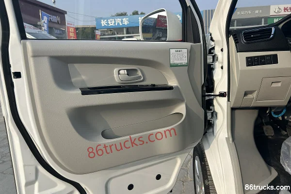SRM Xinyuan New Haishi X30L 2025 model Champion Edition 1.5L gasoline 110hp 6-seat central air conditioning light bus Cab (2) | 86Trucks