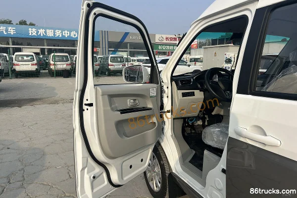 SRM Xinyuan New Haishi X30L 2025 model Champion Edition 1.5L gasoline 110hp 6-seat central air conditioning light bus Cab (1) | 86Trucks