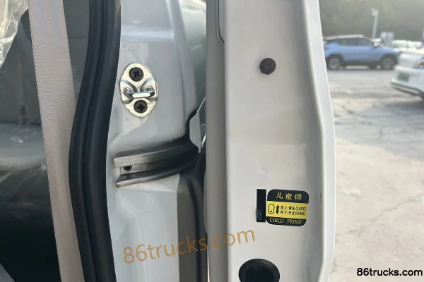 SRM Xinyuan New Haishi X30L 2025 model Champion Edition 1.5L gasoline 110hp 6-seat central air conditioning light bus Cargo Box (2) | 86Truc