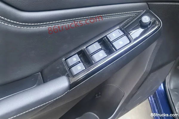 Qingling Isuzu T30 Explorer 2024 Comfort Edition 3.0T Diesel 143hp 4WD Automatic Double Row Pickup Chassis (2) | 86Trucks