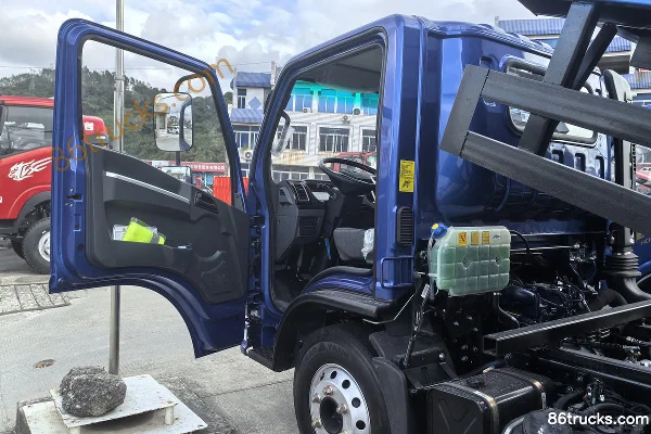 Sinotruk Warrior M1 160 hp 4X2(6 wheels) WLY 8-speed 3.2m dump truck Cab (1) | 86Trucks