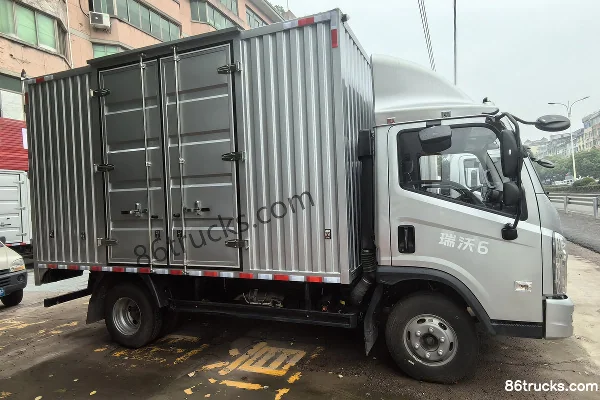 Foton 6 2.5L Diesel 160hp 4X2(6 wheels) WLY 8-Speed 4.14m Single Row Van Light Truck Exterior (2) | 86Trucks