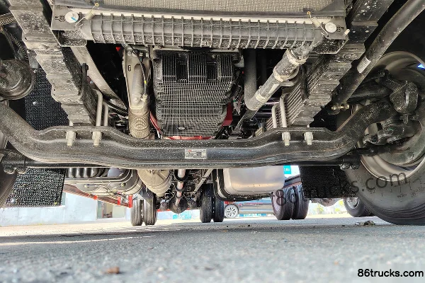 Auman Galaxy 4.5L Diesel 240hp 4X2(6 wheels) Fast Gear 8-speed 9.8m Van Cargo Truck Chassis (1) | 86Trucks