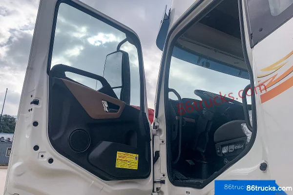 Dongfeng Commercial Vehicle Tianjin KR PLUS Comfort Edition 300hp 4X2(6 wheels) 9.75m Box Cargo Truck Cab (1) | 86Trucks