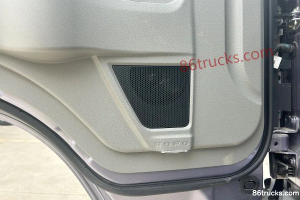 Sinotruk HOWO Tongsai 2.5L Diesel 180hp 4X2(6 wheels) Sinotruk 12-speed 4.15m single-row van light truck Cab (3) | 86Trucks