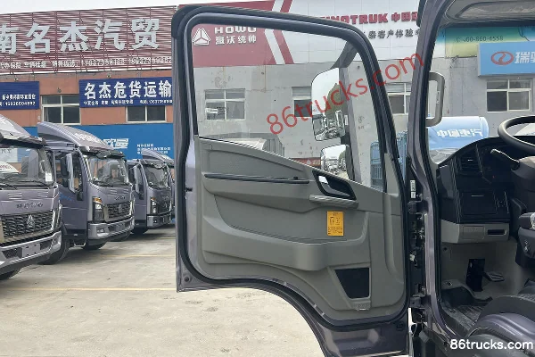 Sinotruk HOWO Tongsai 2.5L Diesel 180hp 4X2(6 wheels) Sinotruk 12-speed 4.15m single-row van light truck Cab (2) | 86Trucks