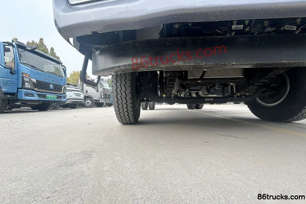 Sinotruk HOWO Tongsai 2.5L Diesel 180hp 4X2(6 wheels) Sinotruk 12-speed 4.15m single-row van light truck Chassis (2) | 86Trucks