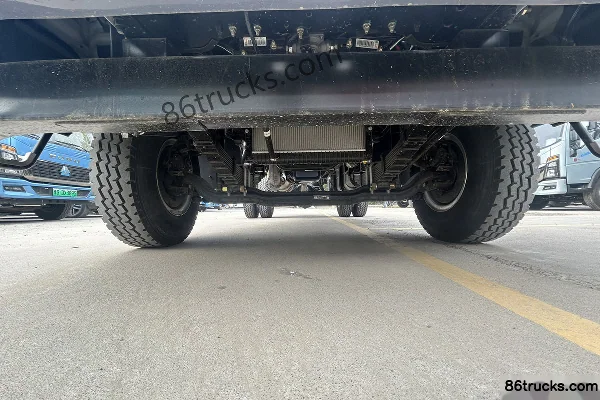 Sinotruk HOWO Tongsai 2.5L Diesel 180hp 4X2(6 wheels) Sinotruk 12-speed 4.15m single-row van light truck Chassis (1) | 86Trucks