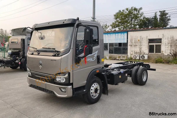 Sinotruk HOWO Hanjiang 2025 Model 170hp 4X2(6 wheels) 4.15m Single Row Flatbed Light Truck (Fast Gear 8-speed) Exterior (3) | 86Trucks