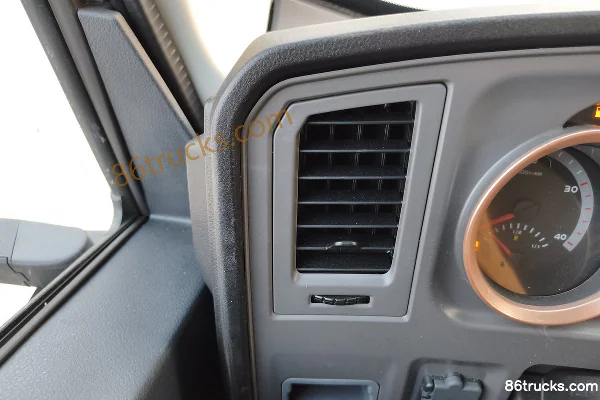 Sinotruk HOWO Hàn Jiāng 2.5L Diesel 180 ch 4X2(6 roues) Sinotruk 8 vitesses 4,15 m cabine simple ridelle Camion léger (3) | 86Trucks
