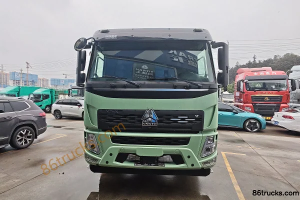 Sinotruk HOWO V7-X Standard Transport Edition 6X4(10 wheels) Battery Electric Tractor Truck CATL 400kWh Exterior (2) | 86Trucks