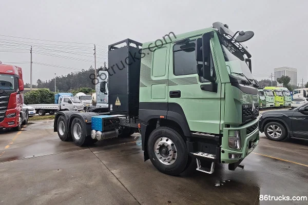 Sinotruk HOWO V7-X Standard Transport Edition 6X4(10 wheels) Battery Electric Tractor Truck CATL 400kWh Exterior
