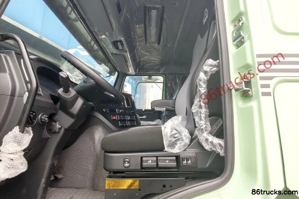 Sinotruk HOWO V7-X Standard Transport Edition 6X4(10 wheels) Battery Electric Tractor Truck CATL 400kWh Cab (3) | 86Trucks