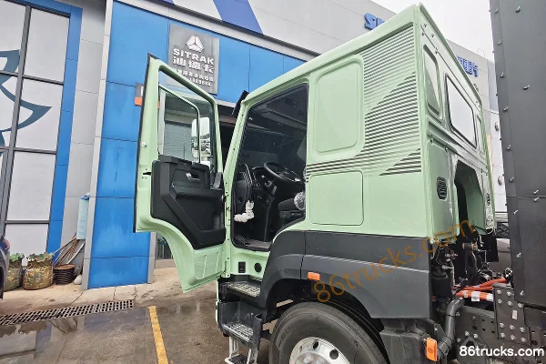 Sinotruk HOWO V7-X Standard Transport Edition 6X4(10 wheels) Battery Electric Tractor Truck CATL 400kWh Cab (1) | 86Trucks
