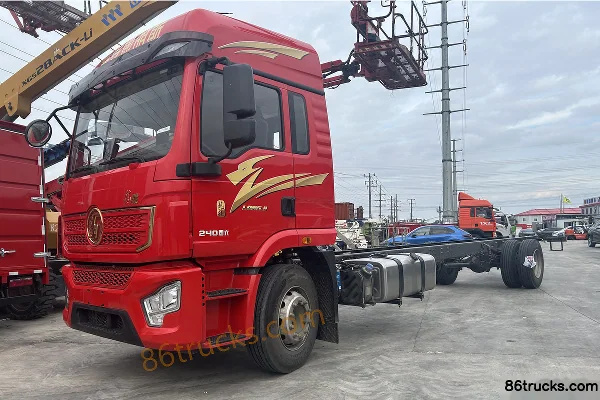 SHACMAN Cummins Longji Lightweight Edition 240hp 4X2(6 wheels) 9.8m wing-opening van truck Exterior (2) | 86Trucks