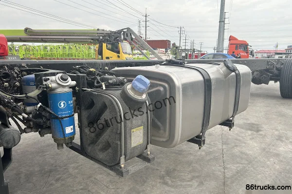 SHACMAN Cummins Longji Lightweight Edition 240hp 4X2(6 wheels) 9.8m wing-opening van truck Chassis (1) | 86Trucks