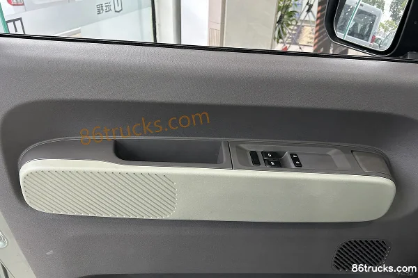 FARIZON All New Xingxiang V7E Functional Edition 2025 Zhihui Edition 7-Seat Pure Electric Light Bus CATL 50.2kWh Cab (2) | 86Trucks