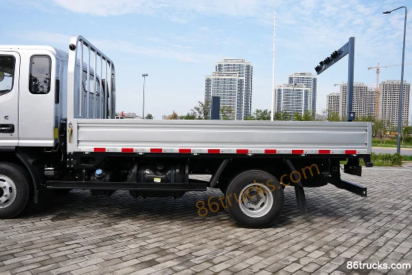 JAC A9 Comfort Edition 2.5L Diesel 170hp 4X2(6 wheels) Xingrui 6-speed 4.15m single-row van light truck Body (1) | 86Trucks