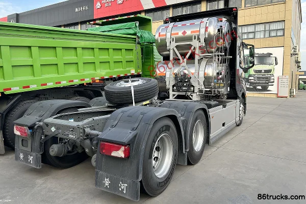 Sinotruk H7 14.6L LNG 630 ch 6X4(10 roues) Boîte AMT Sinotruk 16 rapports Tracteur routier Extérieur (3) | 86Trucks