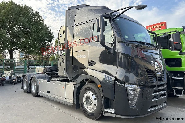Sinotruk H7 14.6L LNG 630hp 6X4(10 wheels) Sinotruk 16-speed AMT automatic tractor truck Exterior
