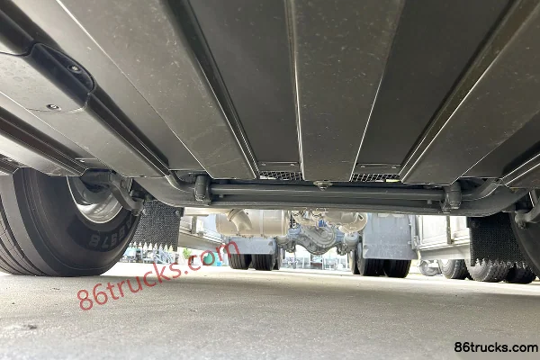 Sinotruk H7 14.6L LNG 630 ch 6X4(10 roues) Boîte AMT Sinotruk 16 rapports Tracteur routier Châssis (1) | 86Trucks