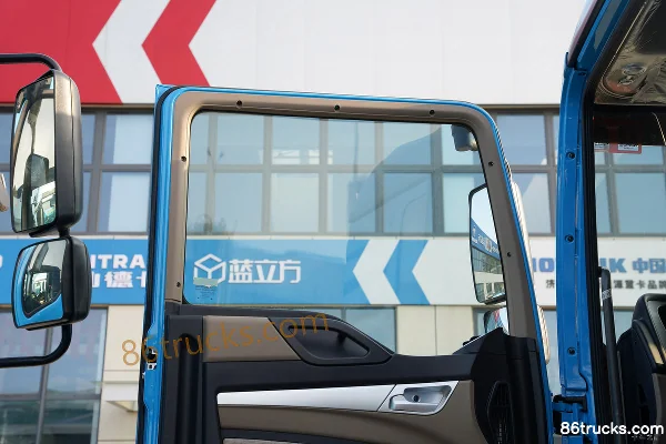 Sinotruk HOWO TX EV 6X4(10 wheels) pure electric tractor truck CATL 400kWh Cab (3) | 86Trucks