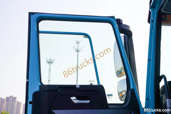 Sinotruk HOWO V7-X 6X4(10 wheels) battery swap pure electric tractor truck CATL 400kWh Cab (3) | 86Trucks