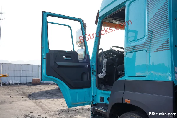 Sinotruk HOWO V7-X 6X4(10 wheels) battery swap pure electric tractor truck CATL 400kWh Cab (1) | 86Trucks