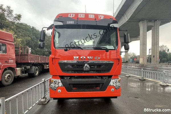 Sinotruk HOWO TX7 4.6L Diesel 240 hp 4X2(6 wheels) Sinotruk 8-Speed 10m Semi-Sleeper Van Cargo Truck Exterior (3) | 86Trucks