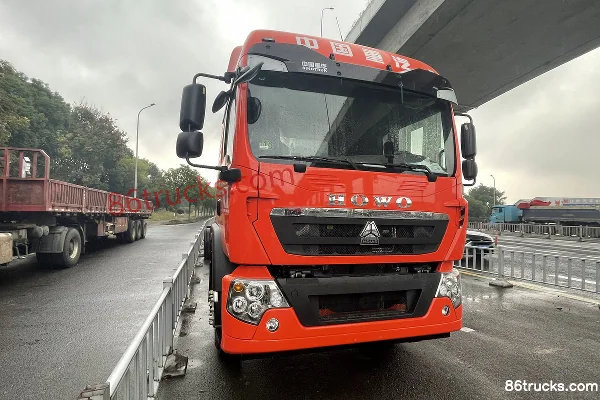 Sinotruk HOWO TX7 4.6L Diesel 240 hp 4X2(6 wheels) Sinotruk 8-Speed 10m Semi-Sleeper Van Cargo Truck Exterior (2) | 86Trucks