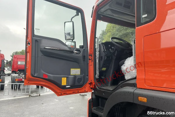Sinotruk HOWO TX7 4.6L Diesel 240 hp 4X2(6 wheels) Sinotruk 8-Speed 10m Semi-Sleeper Van Cargo Truck Cab (1) | 86Trucks