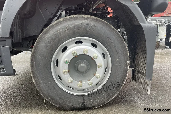 Sinotruk HOWO TX7 4.6L Diesel 240 hp 4X2(6 wheels) Sinotruk 8-Speed 10m Semi-Sleeper Van Cargo Truck Chassis (1) | 86Trucks
