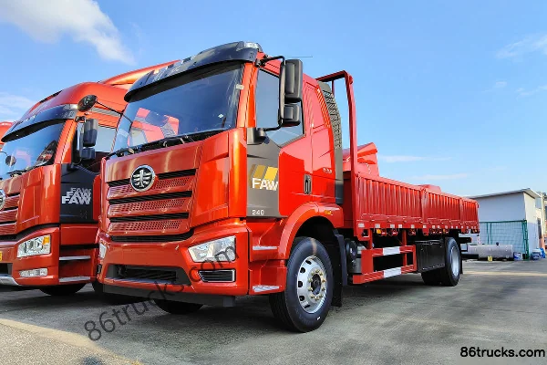 FAW Jiefang J6L Medium Truck Classic Edition 240hp 4X2(6 wheels) 6.75m stake truck (flat top) Exterior (3) | 86Trucks