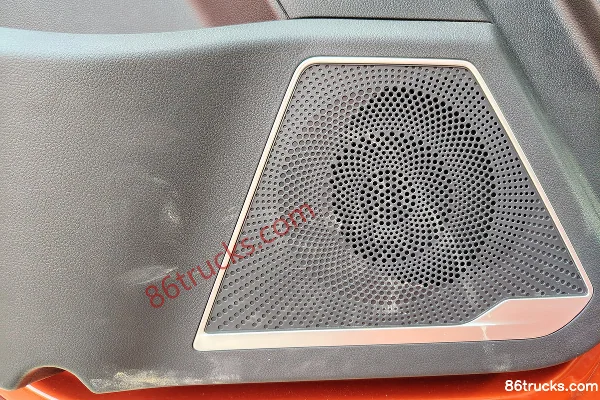FAW Jiefang J6G Linghang Edition 320hp 6X2(8 wheels) 8.7m cage cargo truck (China VI) Cab (1) | 86Trucks