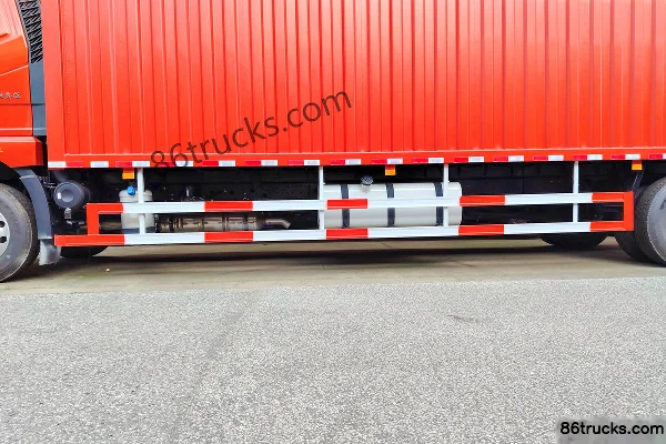 FAW Jiefang J6L Medium Truck Elite Edition 240 hp 4X2(6 wheels) 9.7m Van Cargo Truck Chassis (2) | 86Trucks