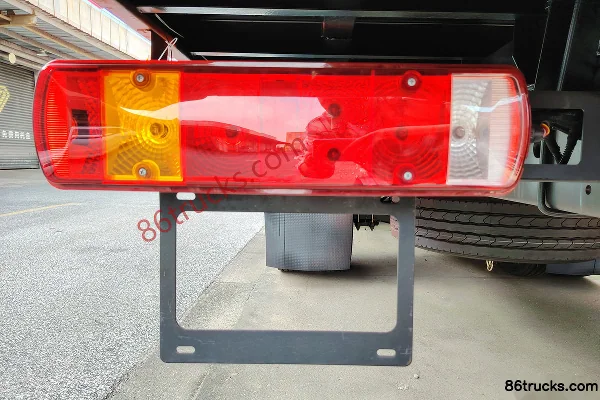 FAW Jiefang J6L Medium Truck Elite Edition 240 hp 4X2(6 wheels) 9.7m Van Cargo Truck Chassis (3) | 86Trucks