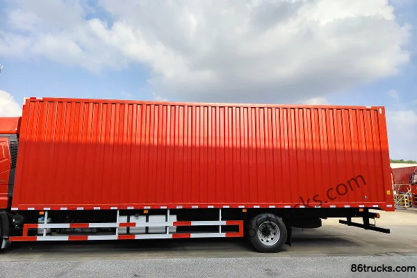 FAW Jiefang J6L Medium Truck Elite Edition 240 hp 4X2(6 wheels) 9.7m Van Cargo Truck Chassis (2) | 86Trucks