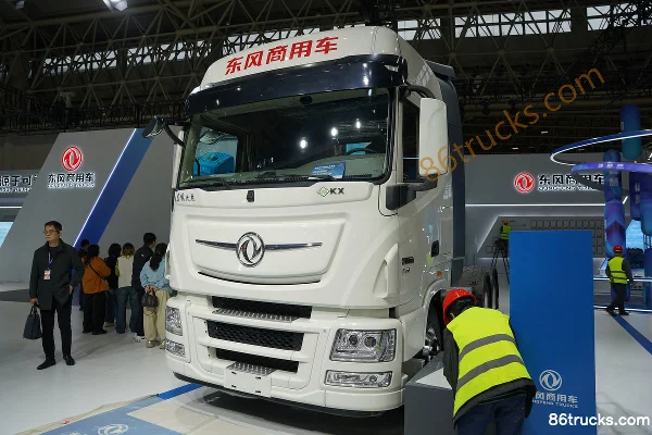 Dongfeng Tianlong Flagship KX Rongyao Edition 15.5L LNG 630 hp 6X4(10 wheels) Fast Gear 16-Speed AMT Automatic Tractor Truck Exterior (3)