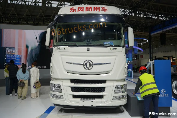 Dongfeng Tianlong Flagship KX Rongyao Edition 15.5L LNG 630 hp 6X4(10 wheels) Fast Gear 16-Speed AMT Automatic Tractor Truck Exterior (2)
