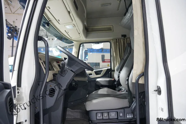 Dongfeng Tianlong Flagship KX Rongyao Edition 15.5L LNG 630 hp 6X4(10 wheels) Fast Gear 16-Speed AMT Automatic Tractor Truck Cab (3) | 86Tru