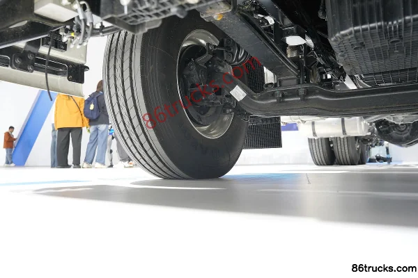 Dongfeng Tianlong Flagship KX Rongyao Edition 15.5L LNG 630 hp 6X4(10 wheels) Fast Gear 16-Speed AMT Automatic Tractor Truck Chassis (2) | 8